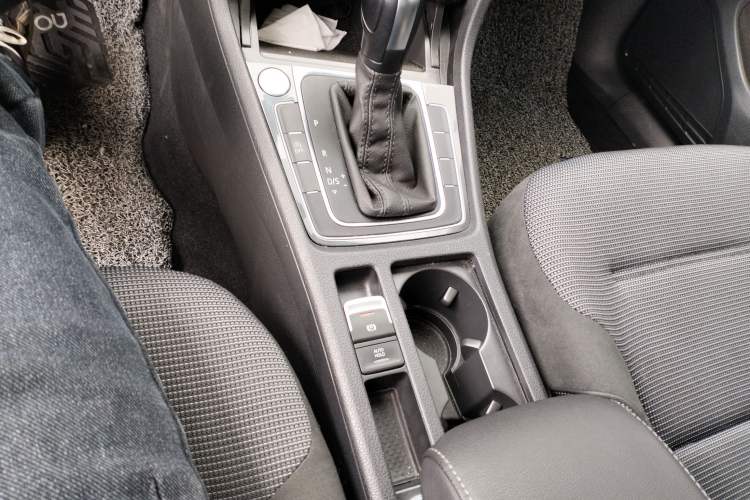 Used Volkswagen Golf 2020 Zhiai Edition 280TSI DSG Comfort Model Gear Lever