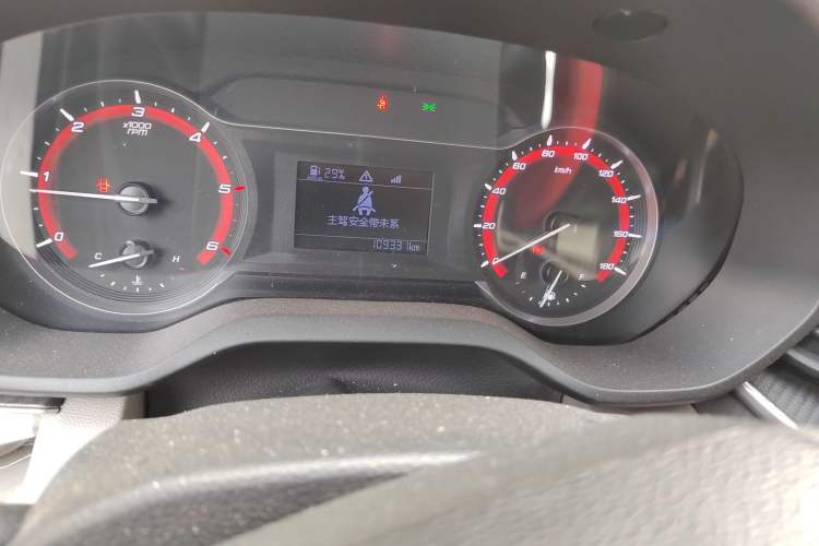 Used SAIC MAXUS Xintu V90 2020 2.0T Manual Yunjie Version Front-Wheel Drive with Single Rear Tire Short Wheelbase Mid-Height Design 6-Seater
