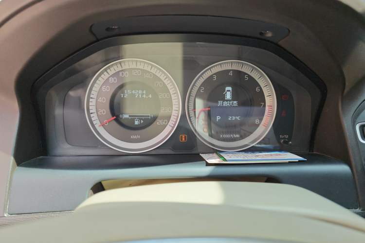 Used Volvo XC60 2012 T5 Comfort Edition Odometer Close Up