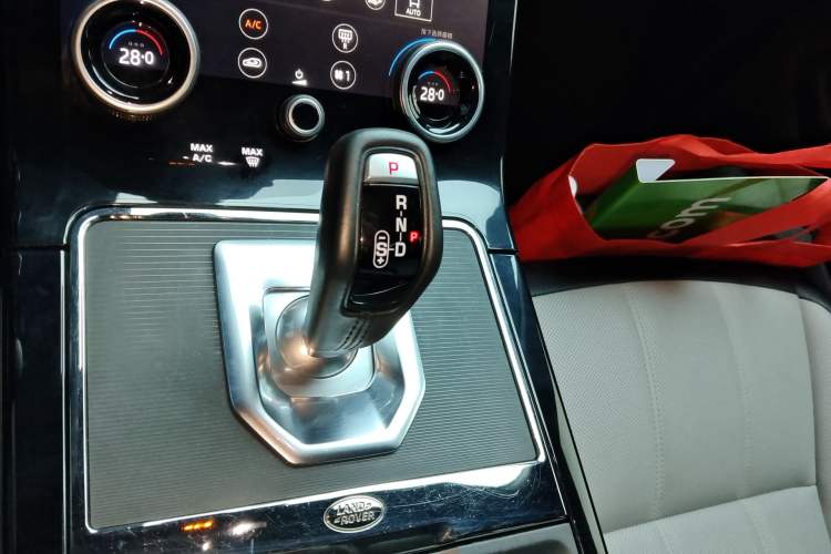 Used Land Rover Range Evoque 2020 249 PS R-DYNAMIC SE Sport Technology Edition Gear Lever