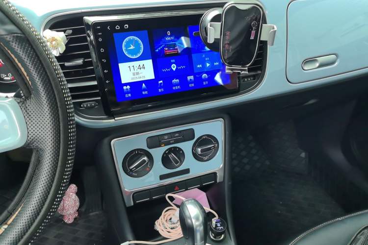 Used Volkswagen Beetle 2015 180TSI model
