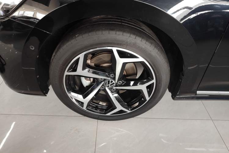 Used Volkswagen Passat 2023 330TSI Starry Luxury Edition Left Front Wheel Hub