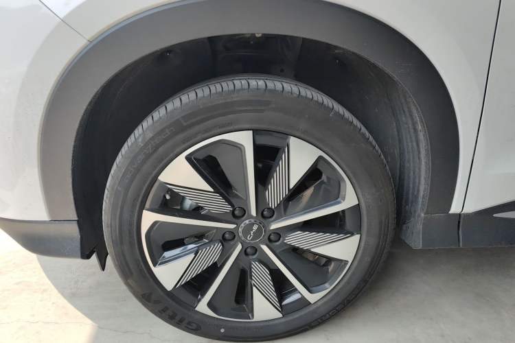 Used BYD Song PLUS New Energy 2025 DM-i 112KM Prestige Model Left Front Wheel Hub