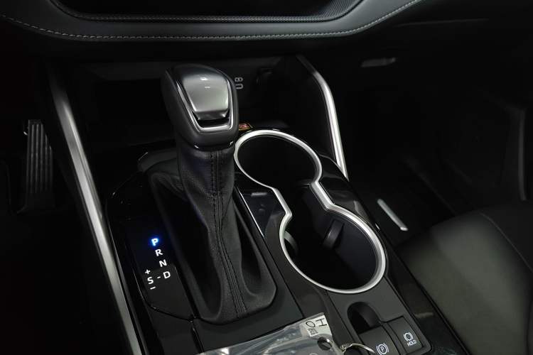 Used Toyota Highlander 2026 Model 2.5L Intelligent Electric Hybrid Dual-Engine Two-Wheel-Drive Elite Edition 7-seater Gear Lever