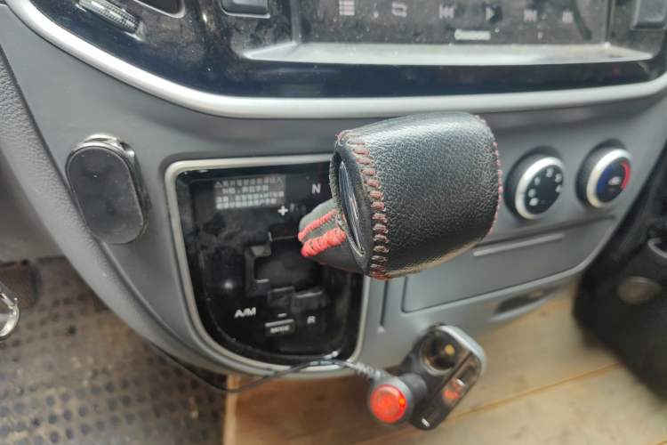 Used SAIC MAXUS Xintu V80 2019 2.5T Classic Model AMT Aoyuntong Long Wheelbase High-Roof 7-Seater