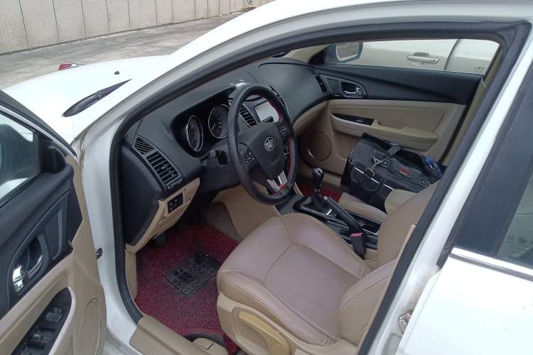 Used Bestune B50 2013 1.6L manual luxury version Driver Seat