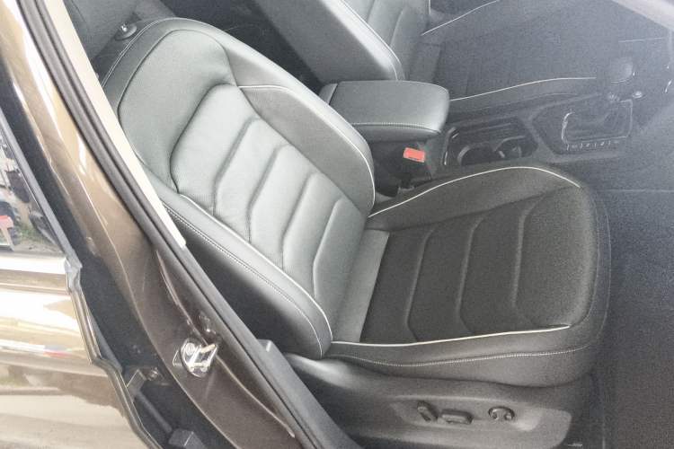 Used Volkswagen Tiguan L 2017 330TSI Automatic Two-Wheel Drive Flagship Edition Right Front Seat