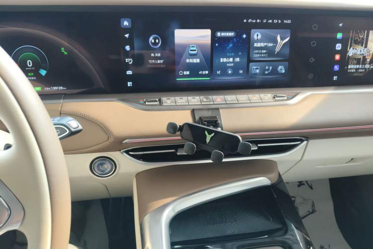 Used VOYAH FREE 2021 Four-Wheel Drive Standard Range-Extended Exclusive Luxury Package Audio And AC Panel