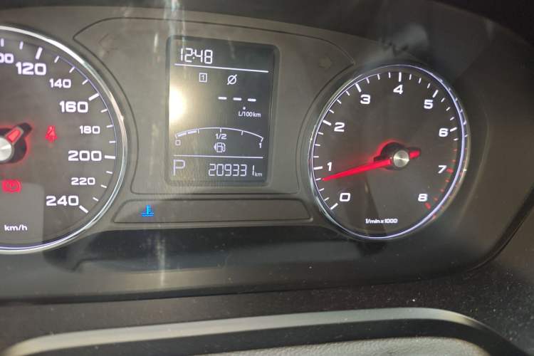 Used Roewe RX5 2018 20T Two-Wheel Drive Automatic Flagship Edition Odometer Close Up