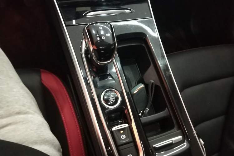 Used SOL X8 2021 300T DCT Leading Smart Connectivity Version 6 Seats