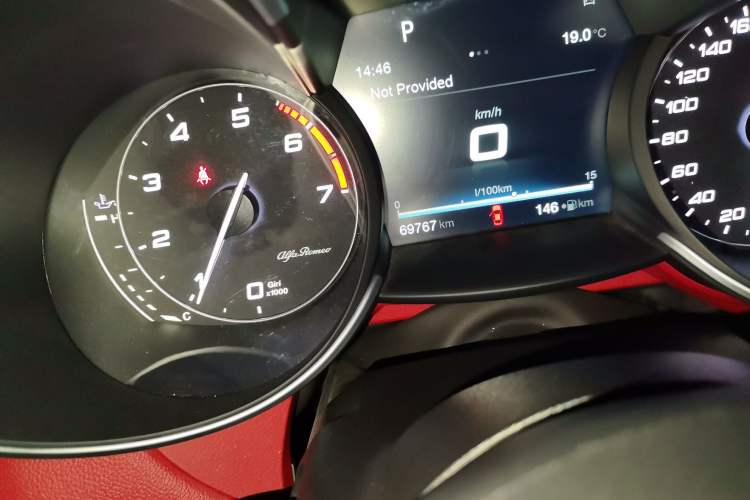 Used Alfa Romeo Giulia 2017 2.0T 200HP Luxury Edition
