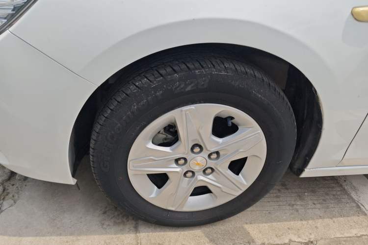 Used Chevrolet Cavalier 2016 1.5L Automatic Enjoyment Edition Left Front Wheel Hub