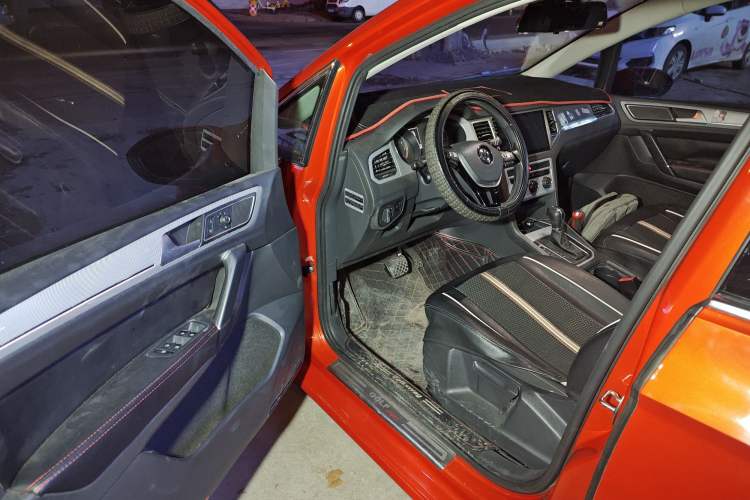 Used Volkswagen Golf Sportsvan 2016 230TSI Automatic Trend Edition
