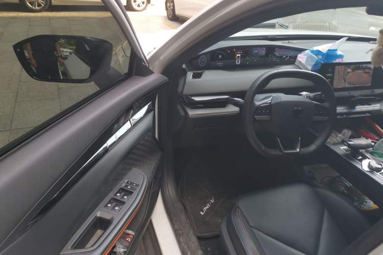 Used CHANGAN UNI-V iDD 2023 ZhiDian iDD 1.5T 113km ZhiKu Model