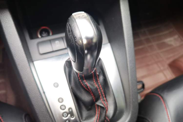 Used Volkswagen Sagitar 2013 2.0 TSI GLI Gear Lever