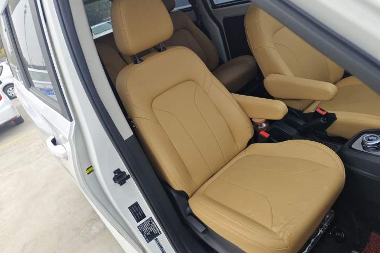 Used Dongfeng Fengon E380 2023 Standard Edition – Comfort Model 7 Seats
