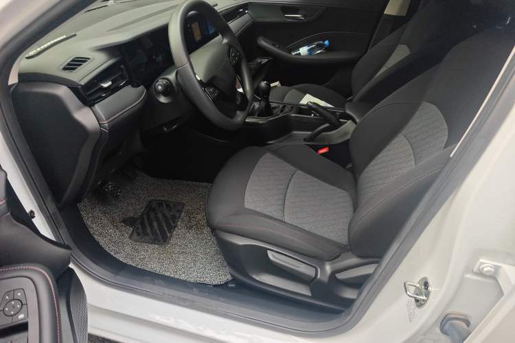 Used Roewe i5 2023 1.5L Manual Comfort Edition