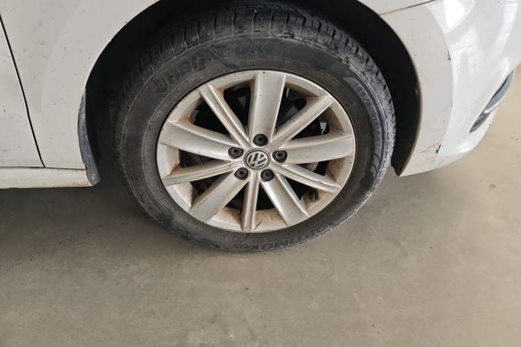 Used Volkswagen Polo 2014 1.6L Automatic Comfort Edition Right Front Wheel Hub