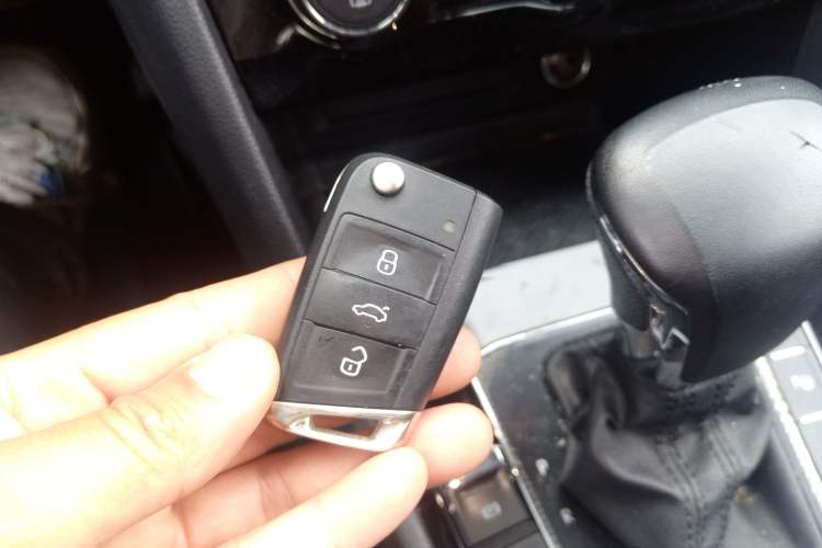 Used Volkswagen Tiguan L 2019 330TSI Automatic Two-Wheel Drive Smart Luxury Version China V Emission Standard
