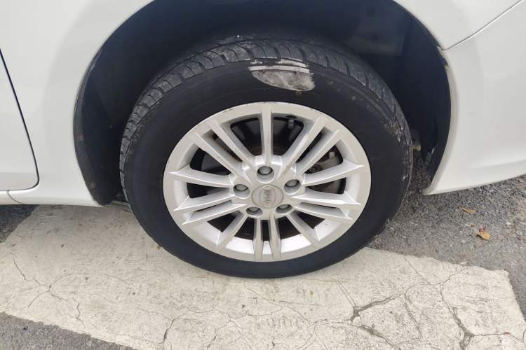 Used BYD e5 2018 450 Smart Connect Deluxe Edition Right Front Wheel Hub