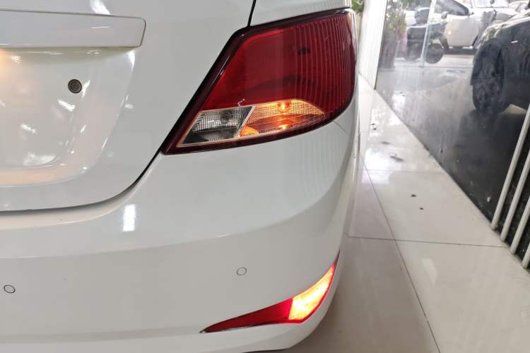 Used Hyundai Verna (older generation) 2014 1.4L Manual Smart GLS Trim Exterior 3