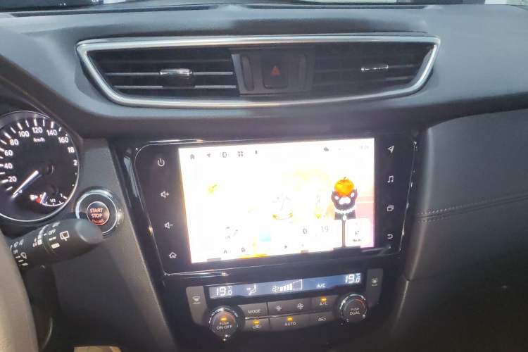 Used Nissan Qashqai 2023 Classic 2.0L CVT XV Comfort Edition Audio And AC Panel