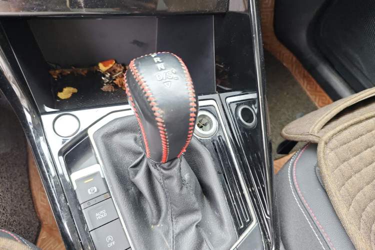 Used Volkswagen Tayron 2020 330TSI Two-Wheel Drive Luxury Smart Connectivity Version Gear Lever