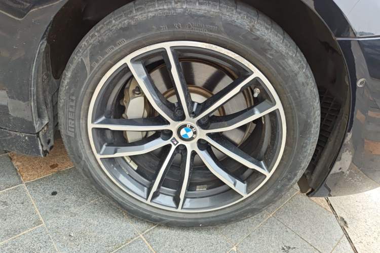 Used BMW 5 Series New Energy 2021 535Le M Sport Package Right Front Wheel Hub