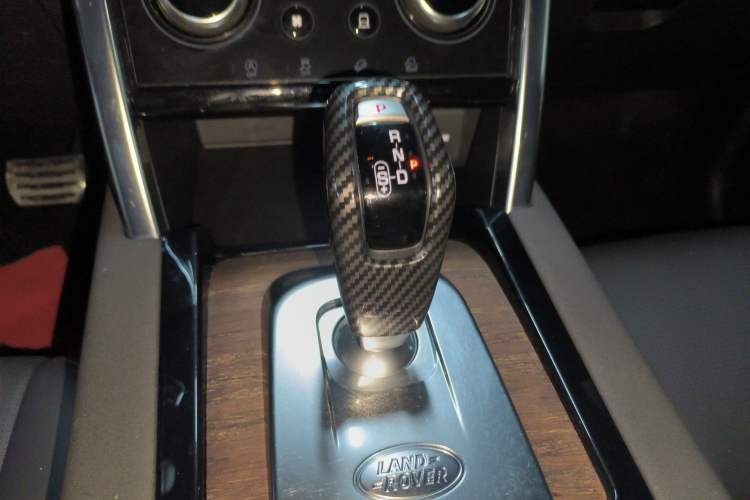 Used Land Rover Discovery Sport 2020 249 PS R-Dynamic Performance Edition Gear Lever