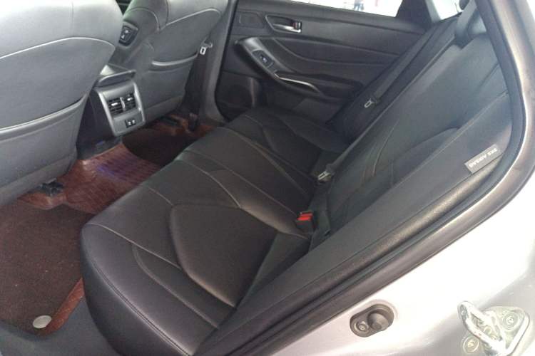 Used Toyota Avalon 2019 2.0L Luxury Edition China VI Standard
