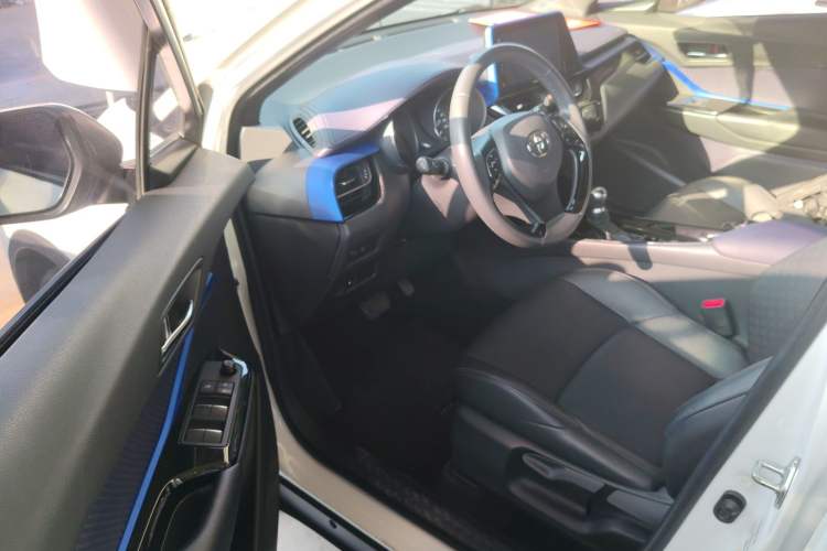 Used Toyota IZOA 2018 2.0L Yichi Version China VI Standard