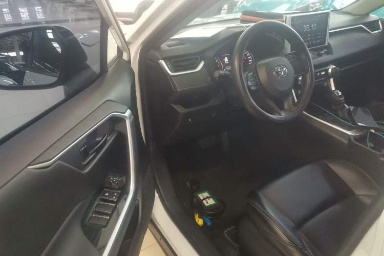 Used Toyota Wildlander 2023 2.0L CVT Two-Wheel Drive Leading Edition
