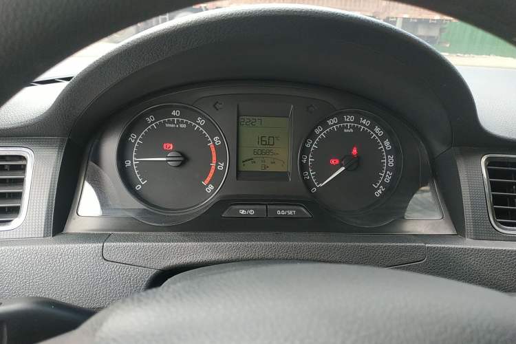 Used Skoda Rapid 2015 1.6L Manual Smart Selection Model