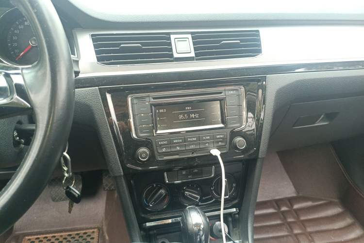 Used Volkswagen Bora 2016 1.6L Automatic Comfort Model Audio And AC Panel