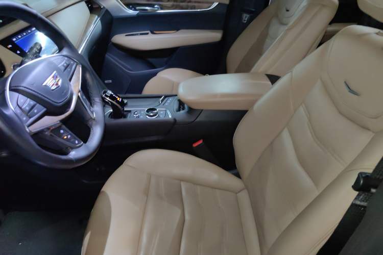 Used Cadillac XT5 2021 2.0T Four-Wheel-Drive Platinum Edition Left Front Seat