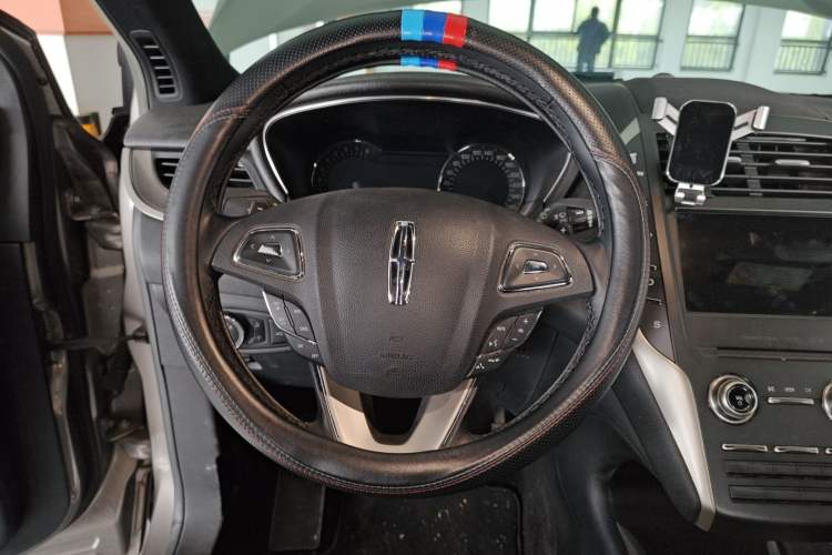 Used Lincoln MKC 2017 2.0T Two-Wheel Drive Deluxe Edition