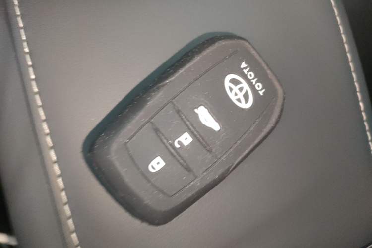 Used Toyota Camry 2024 Dual-Motor 2.0 HGVP Luxury Edition
