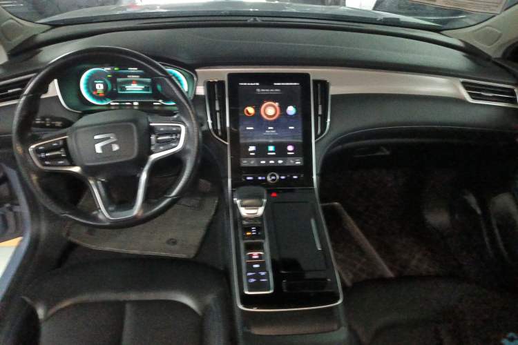 Used Rising ER6 2020 620 km Smart Edition Center Console