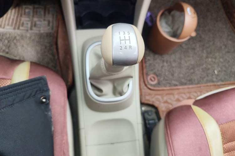 Used Nissan Sylphy 2016 Classic 1.6XE Manual Leading Edition Gear Lever