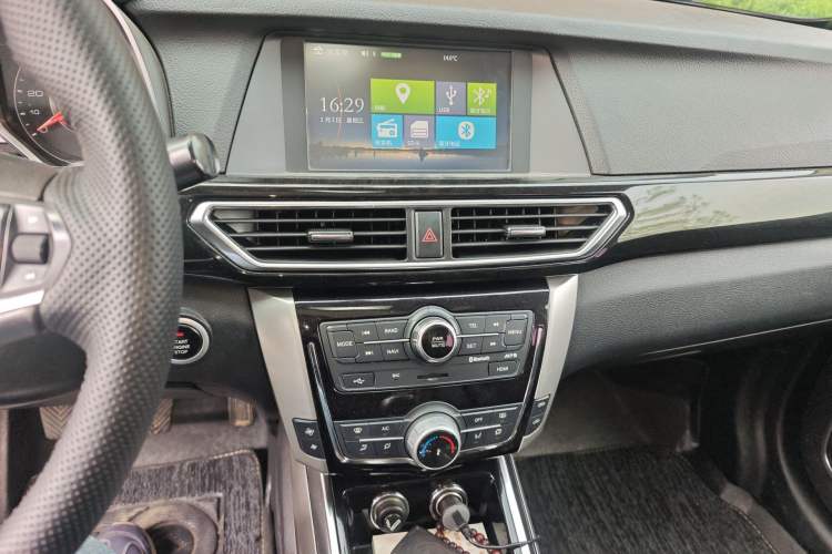 Used Zotye Domy X5 2015 1.5T Manual Luxury Model China V Standard Audio And AC Panel