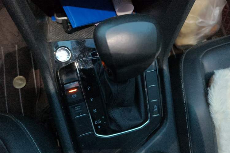 Used Volkswagen Tiguan L 2018 330TSI Automatic Two-Wheel Drive Luxury Edition Gear Lever