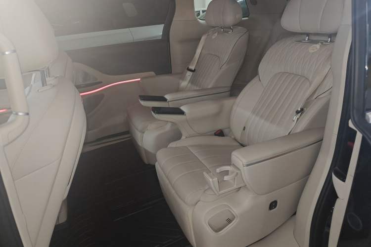 Used VOYAH Dream 2025 PHEV Four-Wheel-Drive Flagship Kunpeng Edition
