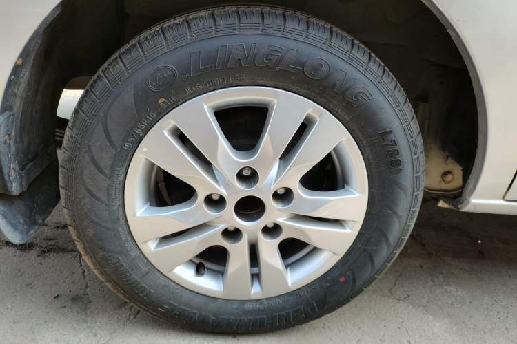 Used JAC Refine M3 2016 IKEA Edition 1.6L Luxury Smart Model Right Rear Wheel Hub