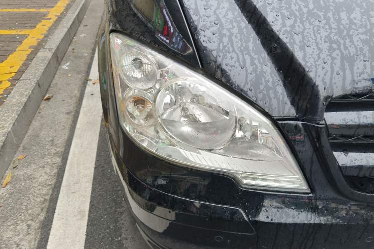 Used Mercedes-Benz Vito 2011 2.5L 7-seater executive version Right Front Headlight