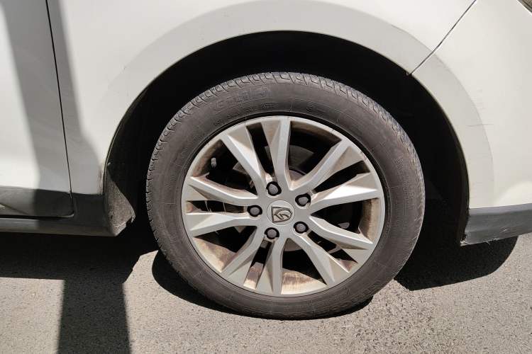 Used Baojun 730 2016 1.5L Manual Luxury Edition 7 Seats Right Front Wheel Hub