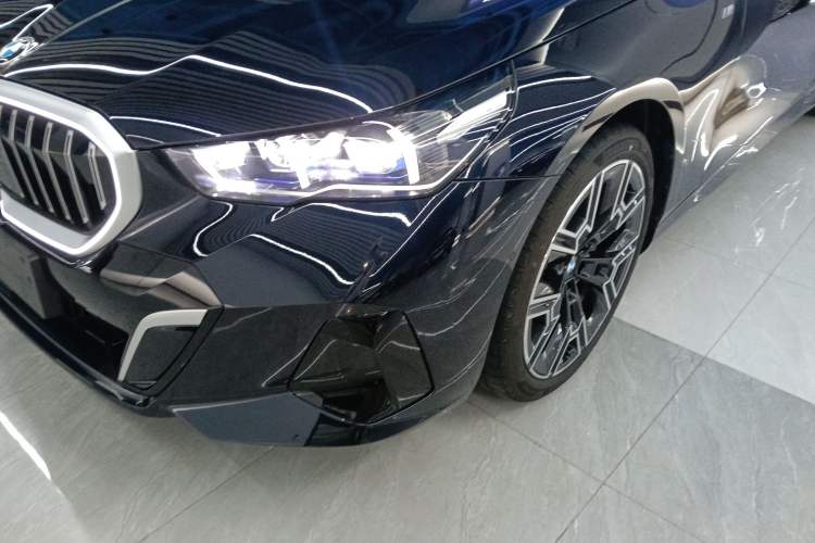 Used BMW 5 Series 2025 530Li Luxury Edition M Sport Package
