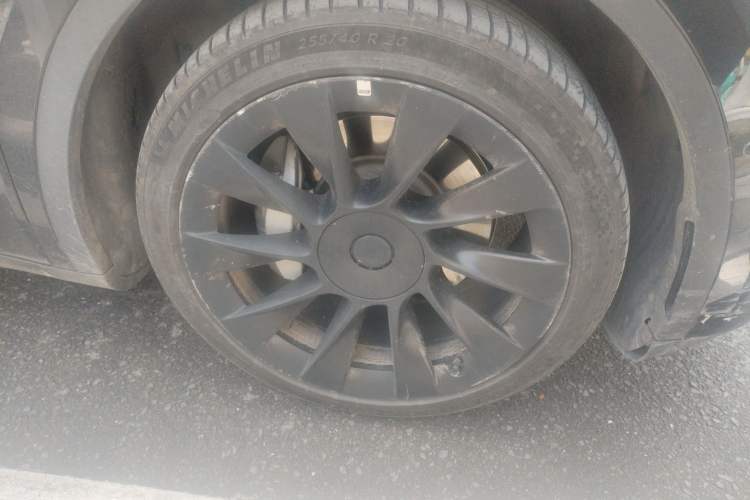 Used Tesla Model Y 2023 Long-Range All-Wheel-Drive Version