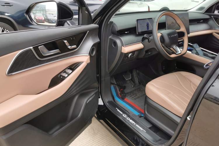 Used Chery Tiggo 8 L 2024 2.0T Two-Wheel Drive Luxury Edition 5 Seats
