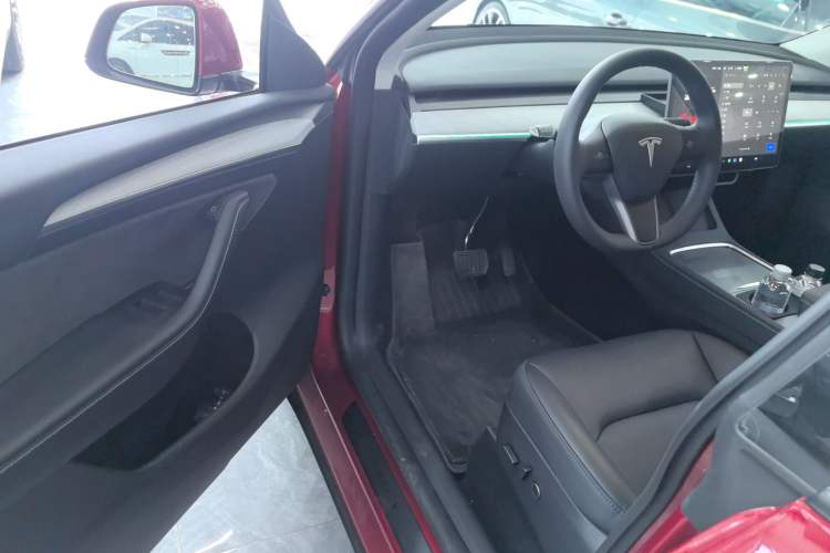 Used Tesla Model Y 2024 Long-Range All-Wheel-Drive Version