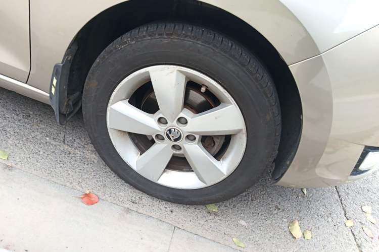 Used Skoda Rapid 2013 1.6L Manual Smart Selection Model
